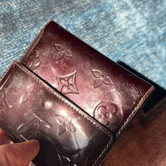 Authentic Louis Vuitton Vernis bi-fold Wallet